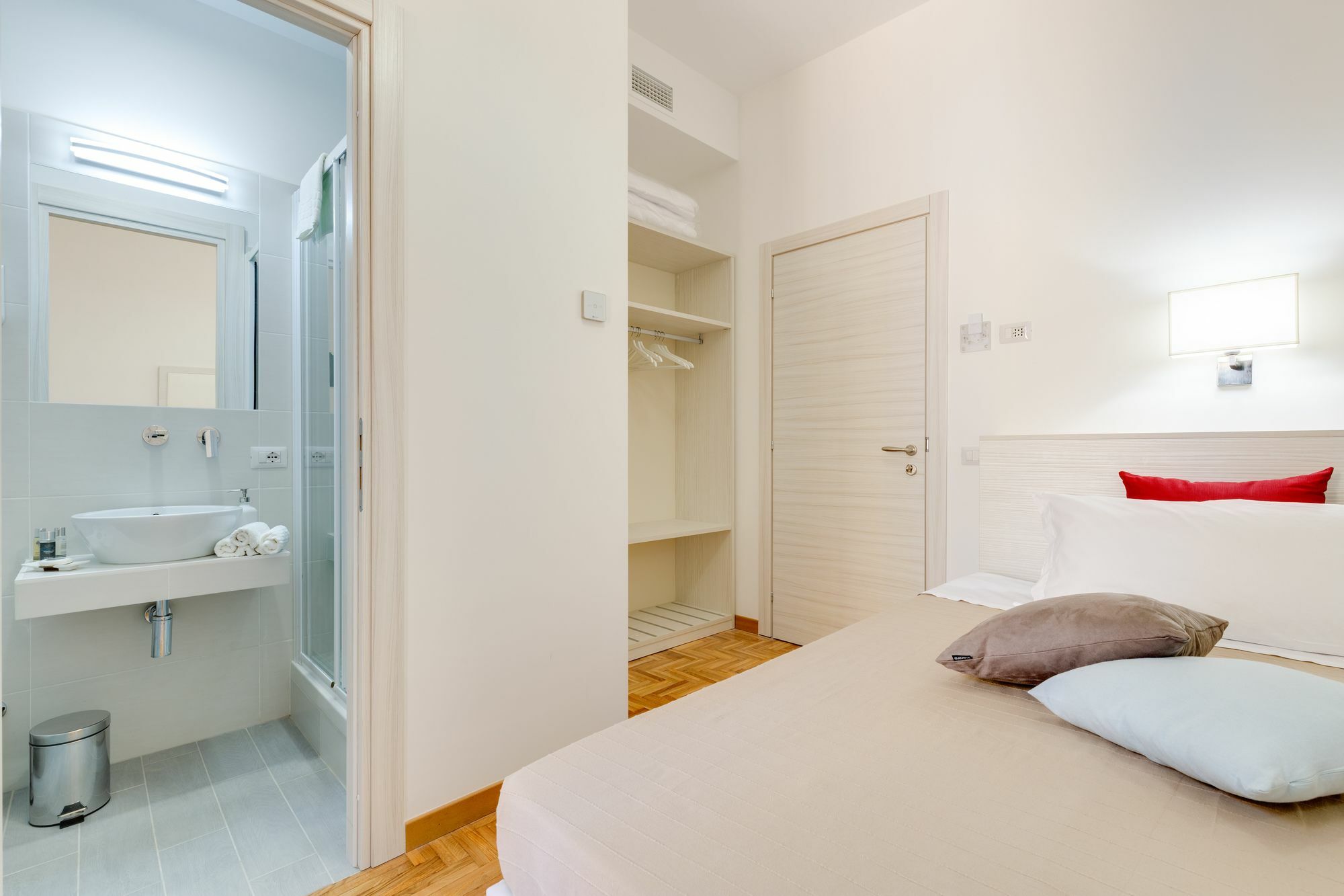 Dolce Luxury Rooms Рим Екстер'єр фото
